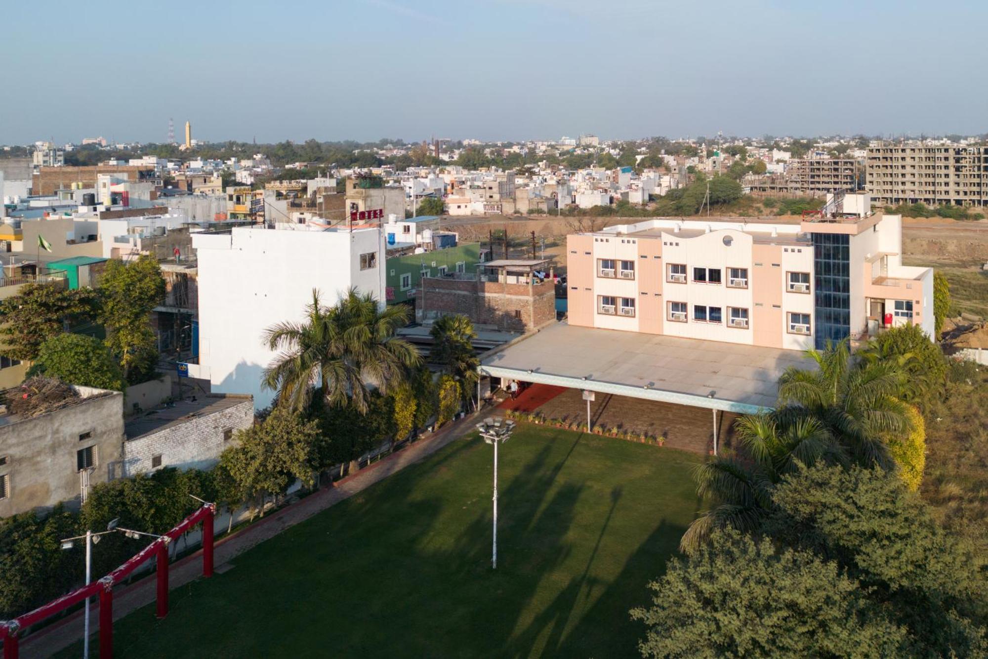 Ruchishree Garden Hotel Ujjain Exterior foto
