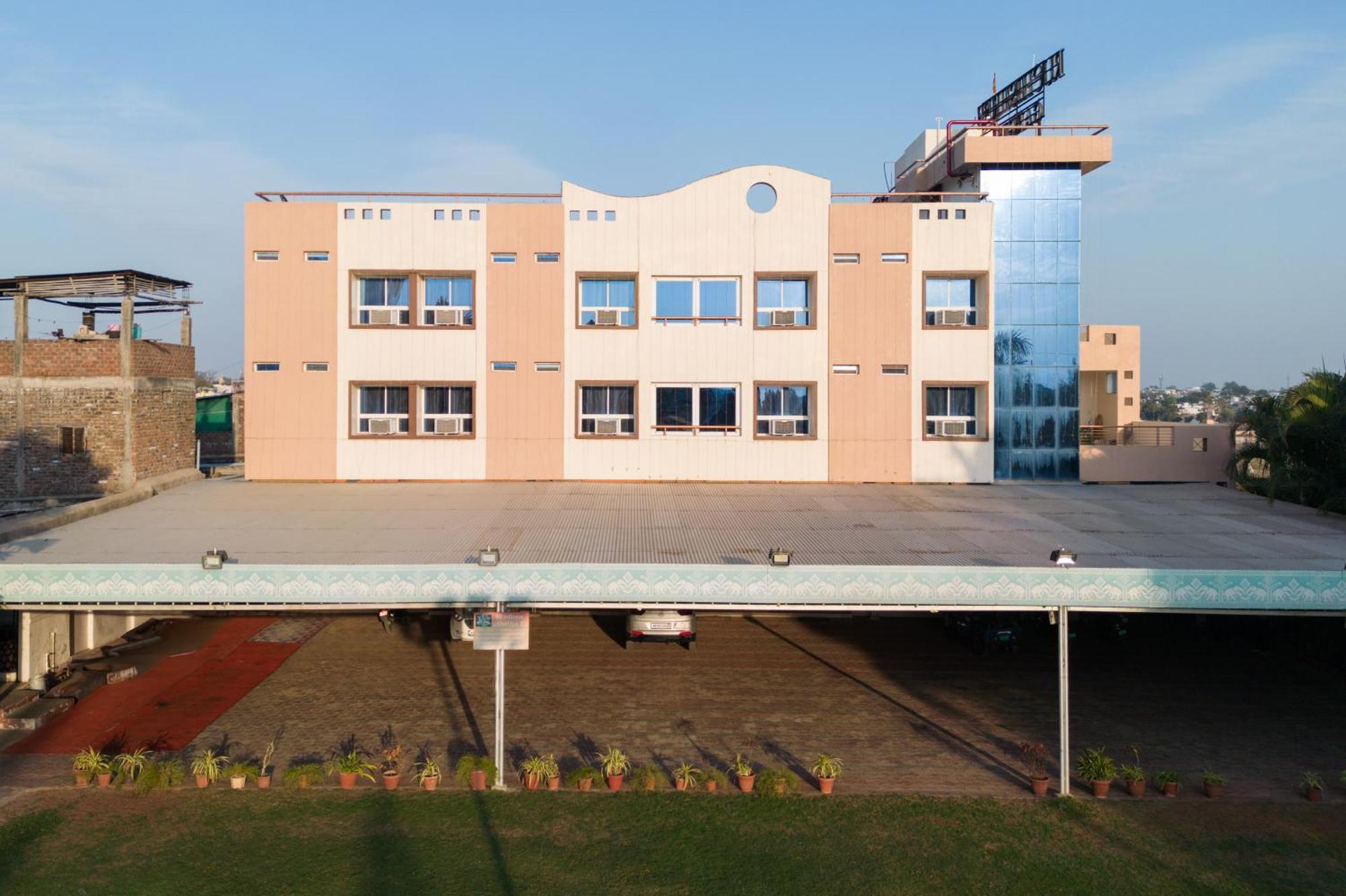 Ruchishree Garden Hotel Ujjain Exterior foto